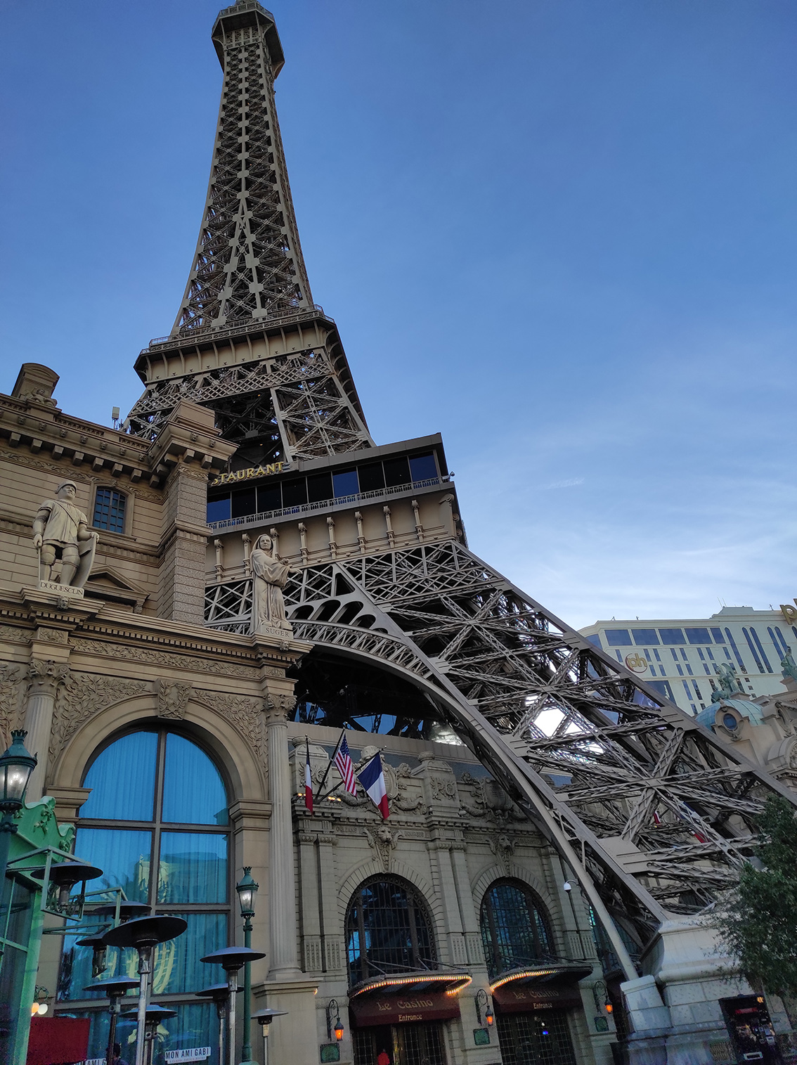 Strip, toranj Eiffel, putovanje u SAD